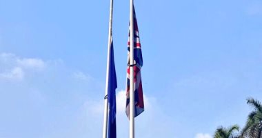 السفارة البريطانية تنكس العلم حدادا على أرواح شهداء الكنيسة البطرسية