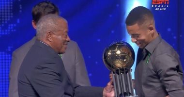 رسميا.. نجم مانشستر سيتى الجديد يتوج بجائزة أفضل لاعب بالبرازيل 2016