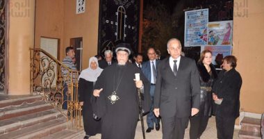 بالصور ..محافظ الوادي الجديد يقدم واجب العزاء في ضحايا الكنيسة البطرسية