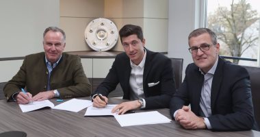 رسمياً.. بايرن ميونخ يجدد عقد ليفاندوفيسكى حتى 2021