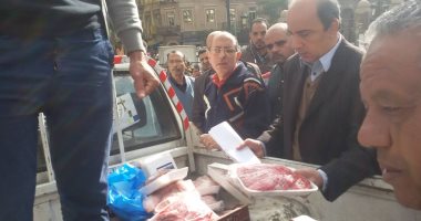 نائب محافظ القاهرة: ضبط سيارتين لبيع اللحوم الفاسدة أمام مسجد الفتح