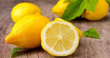 5 أطعمة تخلصك من رائحة الجسم الكريهة ..الليمون والطماطم أبرزها