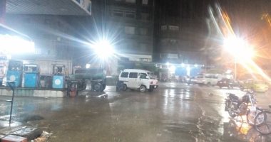 سقوط أمطار غزيرة على مدن ومراكز دمياط.. وارتباك بشوارع المحافظة