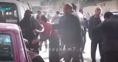 بالفيديو.. أسرة "حبارة" تعتدى على الصحفيين أمام مشرحة زينهم:"الدور عليكم كلكم"