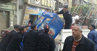 بالصور.. شرطة المرافق تشن حملة لازالة الإشغالات بالأزبكية وروض الفرج