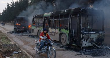 بالصور.. حرق 6 حافلات إجلاء مدنيين من بلدتى الفوعة وكفريا فى سوريا