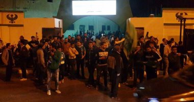 بالفيديو والصور ..آلاف البورسعيدية يحتشدون لمتابعة مباراة الأهلى والمصرى