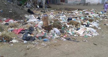 بالصور.. تراكم القمامة فى شوارع عزبة شعبان فى السنبلاوين بالدقهلية