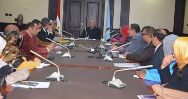 محافظ البحر الأحمر يعقد اجتماعا مع المجلس القومى للسكان بالمحافظة