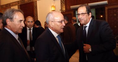 اللواء عباس كامل والعصار ووزير قطاع الأعمال يشاركون فى عزاء طارق الغزالى