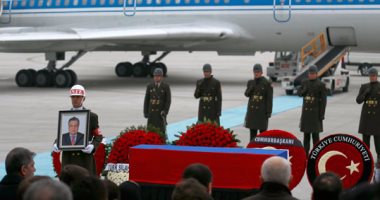 لافروف يستقبل جثمان سفير روسيا المغتال فى المطار