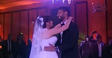 عمرو جمال وزوجته أول الحاضرين فى زفاف حارس الأهلى