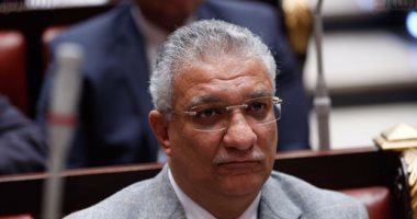 أحمد زكى بدر يصل استاد القاهرة للإدلاء بصوته فى انتخابات نقابة المهندسين 