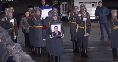 فيديو لحظة وصول جثمان السفير الروسى بأنقرة لموسكو.. وجنازة رسمية له