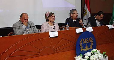 بالصور.. نوال الدجوى تكرم 100طالب شاركوا فى الكورسات الصيفية بإنجلترا