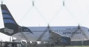 ننشر صور وفيديو للطائرة الليبية المختطفة فى إحدى مطارات مالطا