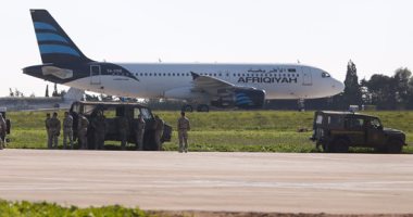 بث مباشر من موقع اختطاف الطائرة الليبية فى مالطا (تحديث)