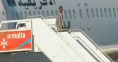بالفيديو.. مغادرة مختطف الطائرة الليبية وإطلاق سراح الطاقم بمطار مالطا
