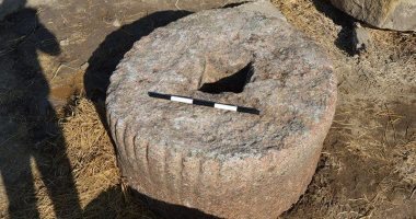 "الآثار" تنقل قطعة أثرية  عثر عليها عند جزار بالغربية لمعبد بهبيت