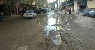 بالصور.. غرق شارع عز الدين عمر بالهرم فى مياه الصرف الصحى
