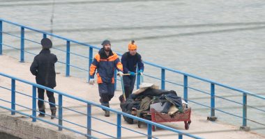ننشر أول صور لانتشال متعلقات ضحايا الطائرة المنكوبة من البحر الأسود