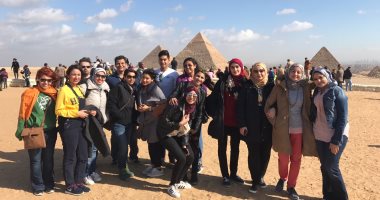 وزارة الهجرة تنظم زيارة للأهرامات لوفد من أبناء مصر فى الخارج