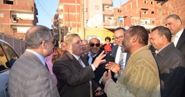 محافظ الإسماعيلية يناقش تطوير 6 مناطق عشوائية مع نائب وزير الإسكان