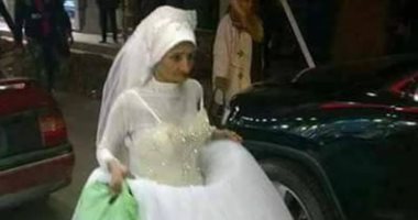 تداول صور عجوز ترتدى فستان زفاف بالإسكندرية وتحجز قاعة فرح لتحقق حلمها 