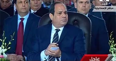 السيسي يقدم الشباب لإزاحة ستار لوحة افتتاح كوبرى النصر ببور سعيد