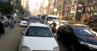 النشرة المرورية.. كثافات مرورية متحركة أعلى محاور القاهرة و الجيزة