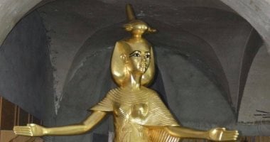 ننشر صور للنموذج الأثرى معبودة "سرقت" قبل عرضه بمطار القاهرة