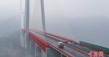 بالصور.. الصين تفتتح أعلى جسر فى العالم بعلو 565 مترا