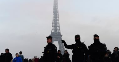بالصور...انتشار 100 ألف عنصر من الشرطة الفرنسية لتأمين احتفالات رأس السنة