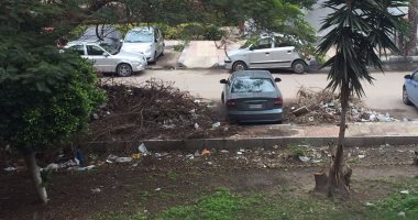 قارئ يطالب برفع مخلفات الأشجار والقمامة من شوارع سموحة فى الإسكندرية