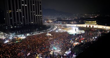 بالصور .. كوريا الجنوبية تحتفل فى رأس السنة بمظاهرة تطالب برحيل الرئيسة