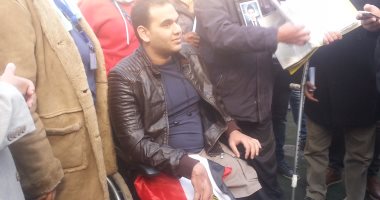 ضابط مصاب يشارك فى ملتقى توظيف بالدرب الأحمر.. ويؤكد: الرئيس أوصانى بمصر