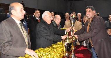 بالصور.. محافظ بورسعيد يشهد بطولة إتحاد الشركات احتفالا بالعيد القومى