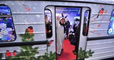 بالصور.. روسيا تستقبل العام الجديد بتزيين القطارات الكهربائية