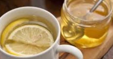 كوب من الماء بالعسل يوميًا يساعد على إزالة السموم من الجسم
