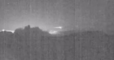 بالفيديو والصور.. ظهور نيزك فوق بركان مشتعل بكوستاريكا