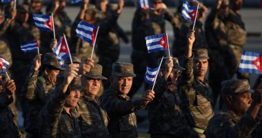 بالصور.. الجيش الكوبى يكرم فيدل كاسترو فى عيد الثورة