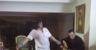فيفى عبده تنشر فيديو لرقصتها بـ"الجلابية" احتفالا بالعام الجديد