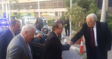 محافظ بورسعيد يستقبل وزير الاتصالات فى مكتبه قبل بدء جولته بالمحافظة