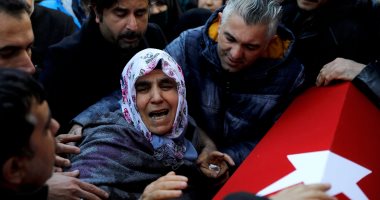 بالصور.. حزن وبكاء فى جنازات ضحايا الهجوم الإرهابى باسطنبول