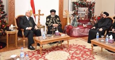 بالصور.. البابا تواضروس يستقبل المستشار عدلى منصور فى الكاتدرائية للتهنئة بالعيد