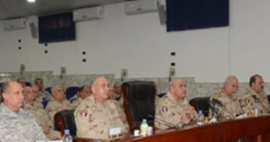وزير الدفاع يلتقى مقاتلى القوات المسلحة بالجيوش والمناطق العسكرية