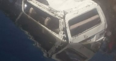 إصابة 13 شخصا بسبب انقلاب سيارة ميكروباص فى ترعة بقرية موشا فى أسيوط