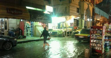 بالصور.. الأمطار تُغرق بعض مناطق الإسكندرية.. وغرب المحافظة الأكثر تضررًا