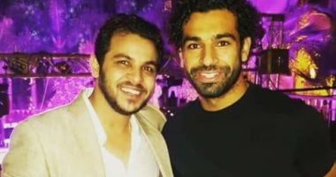 محمد رشاد ينشر صورته مع محمد صلاح على "فيس بوك" ويعلق: مع العالمى