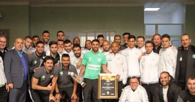 بالفيديو.. كيف استقبل منتخب الجزائر محرز بعد جائزة أفضل لاعب أفريقى